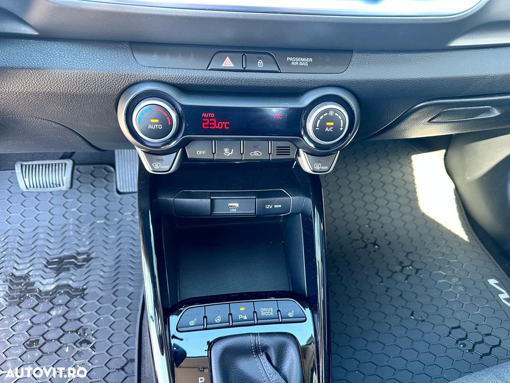 Kia Stonic 1.0 T-GDI 7DCT HP MHEV Urban - 11