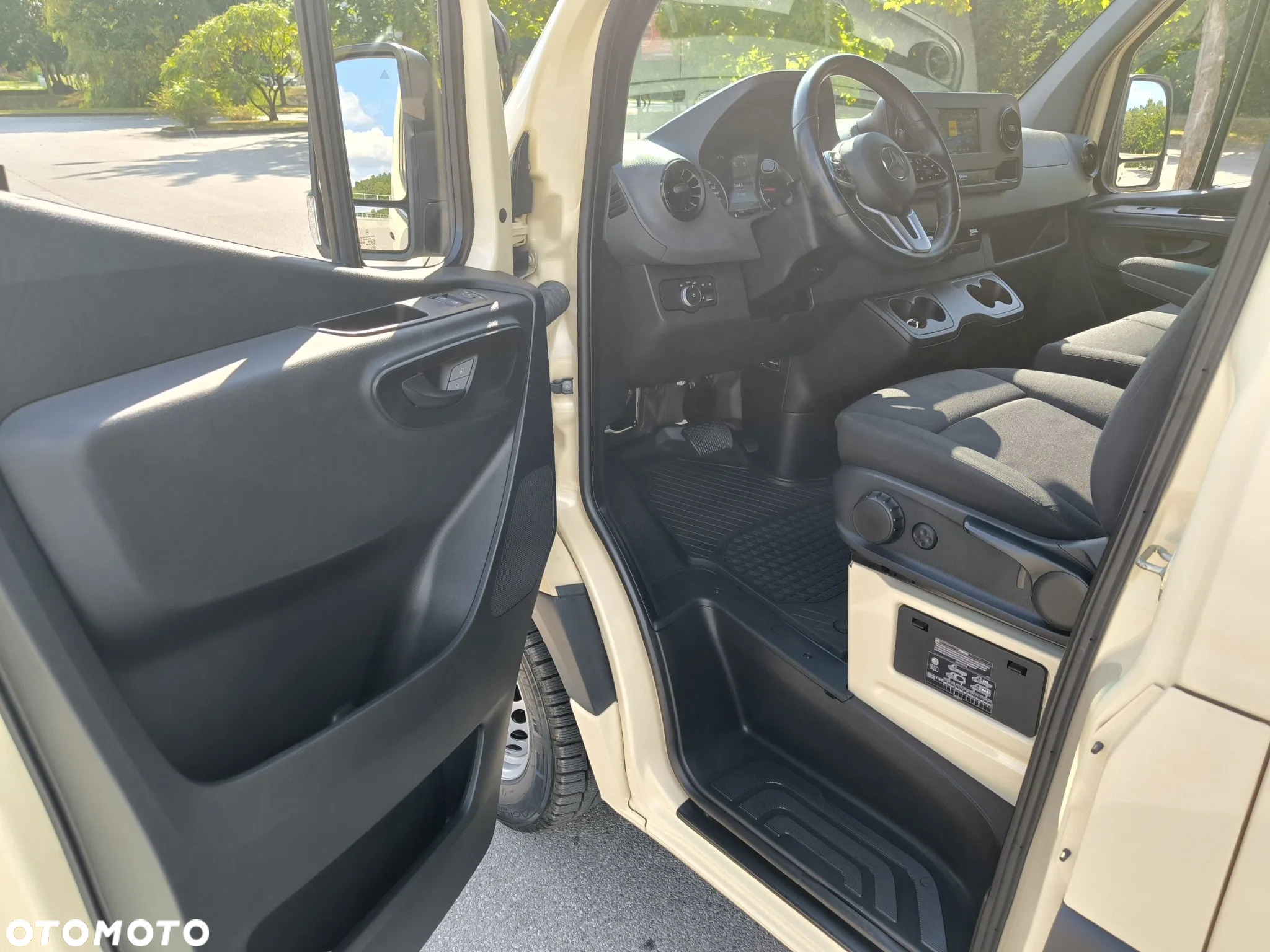 Mercedes-Benz Sprinter - 21