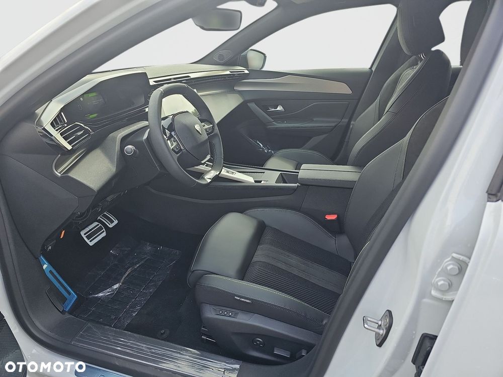 Peugeot 408 - 9