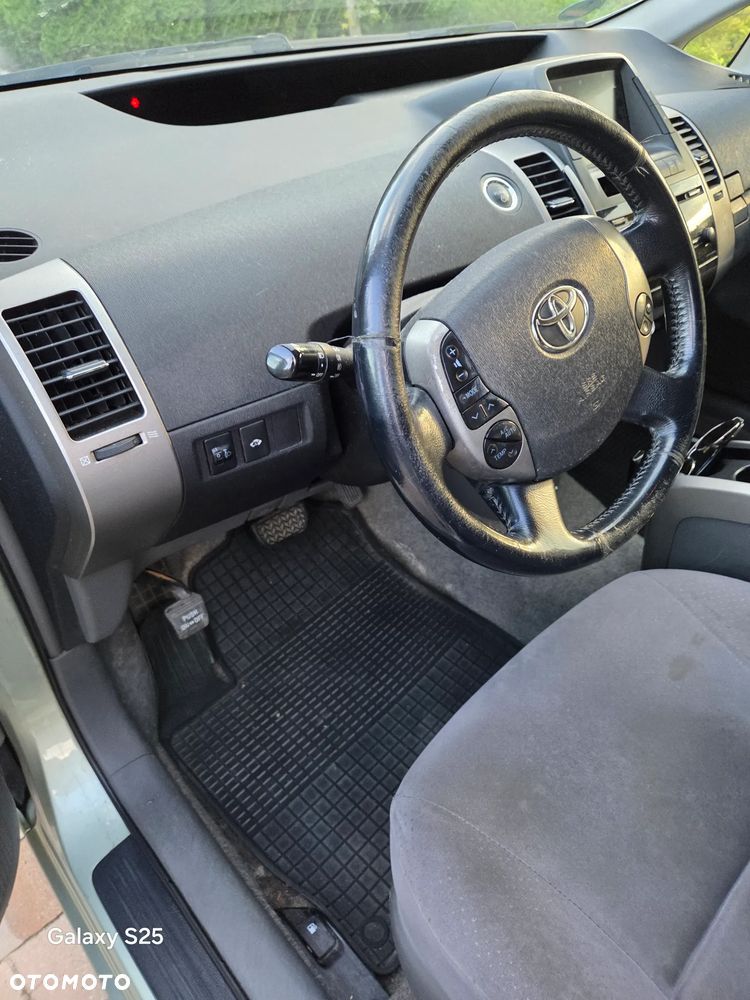 Toyota Prius - 3