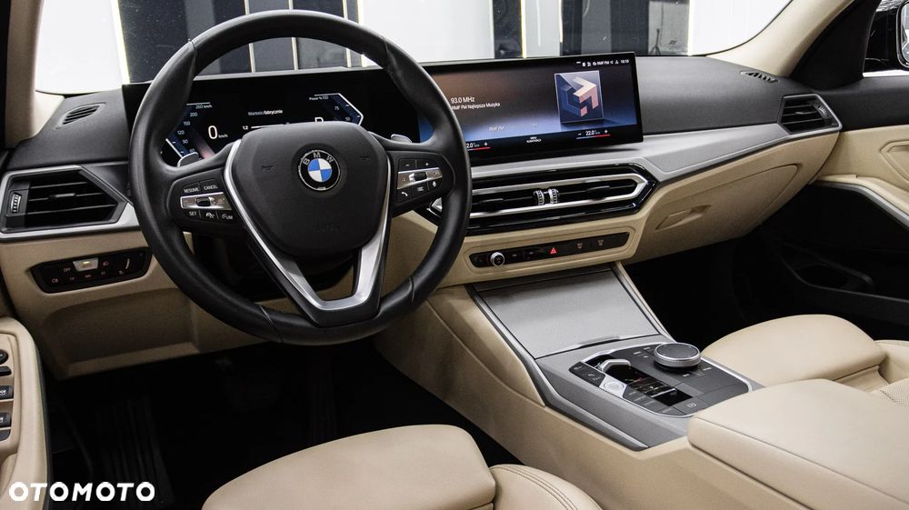 BMW Seria 3 318i Sport - 13