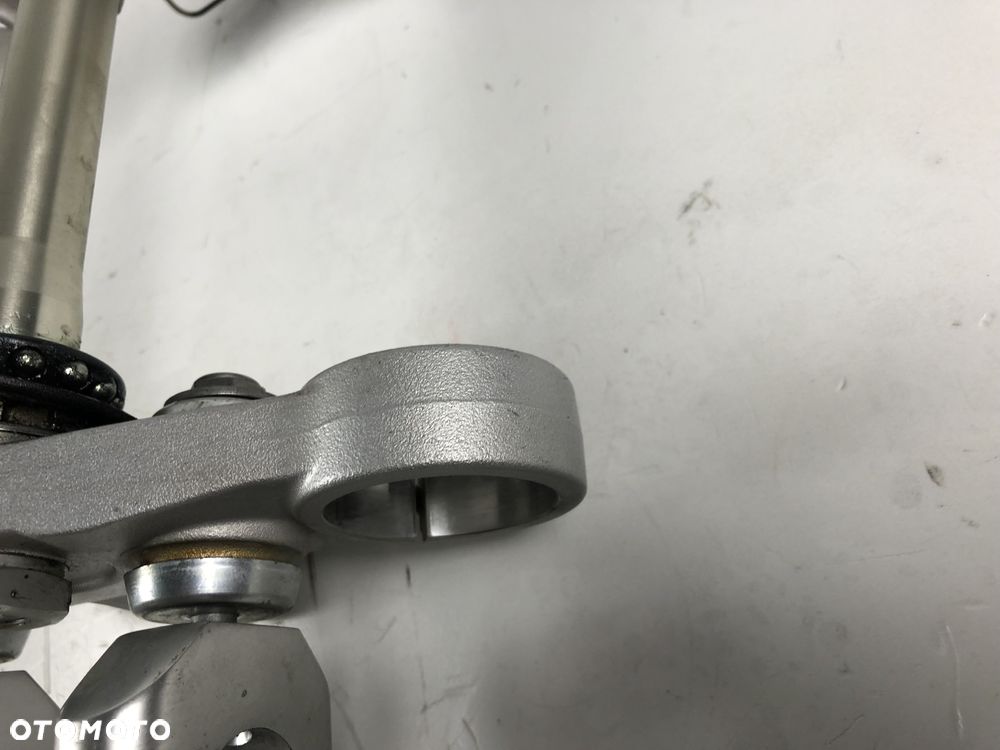 Triumph Street Triple 675 07-11 półka dolna + górna komplet - 4