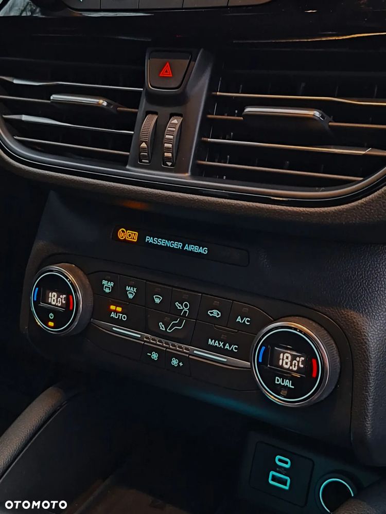 Ford Kuga 1.5 EcoBoost ST-LINE - 31