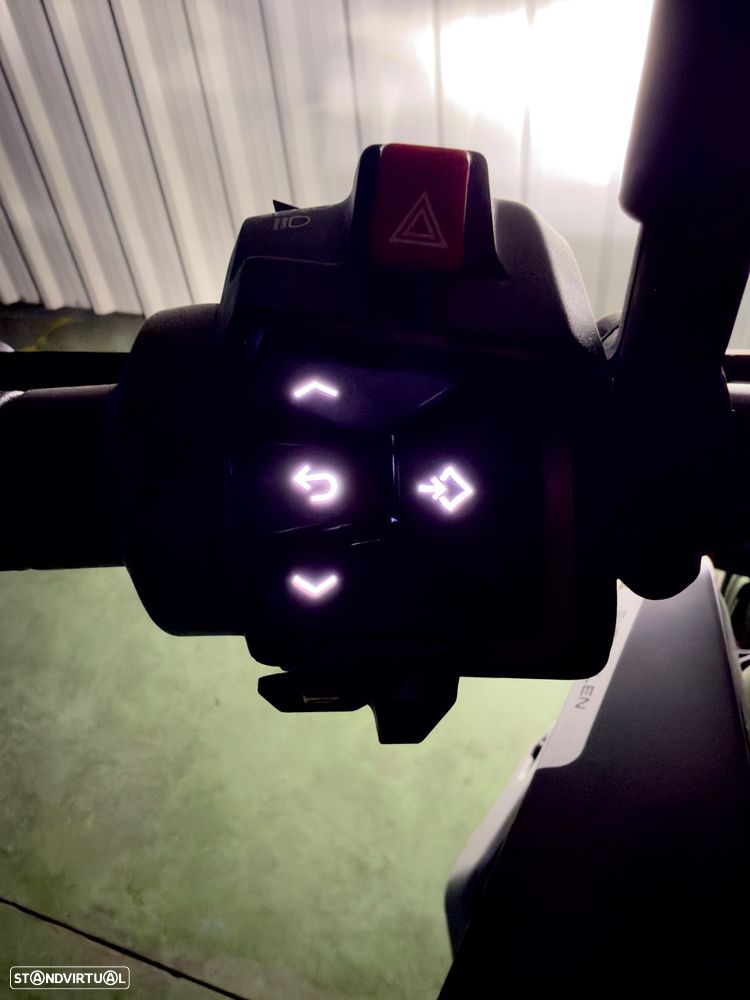 Husqvarna Svartpilen 801 - 12