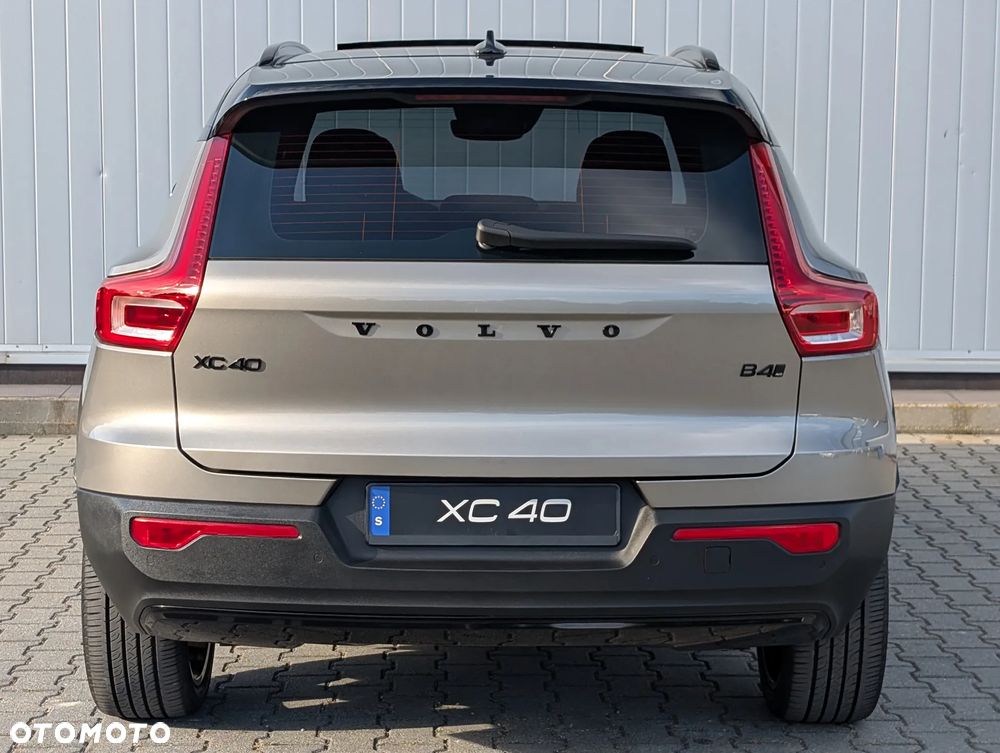 Volvo XC 40 B4 B AWD R-Design - 2