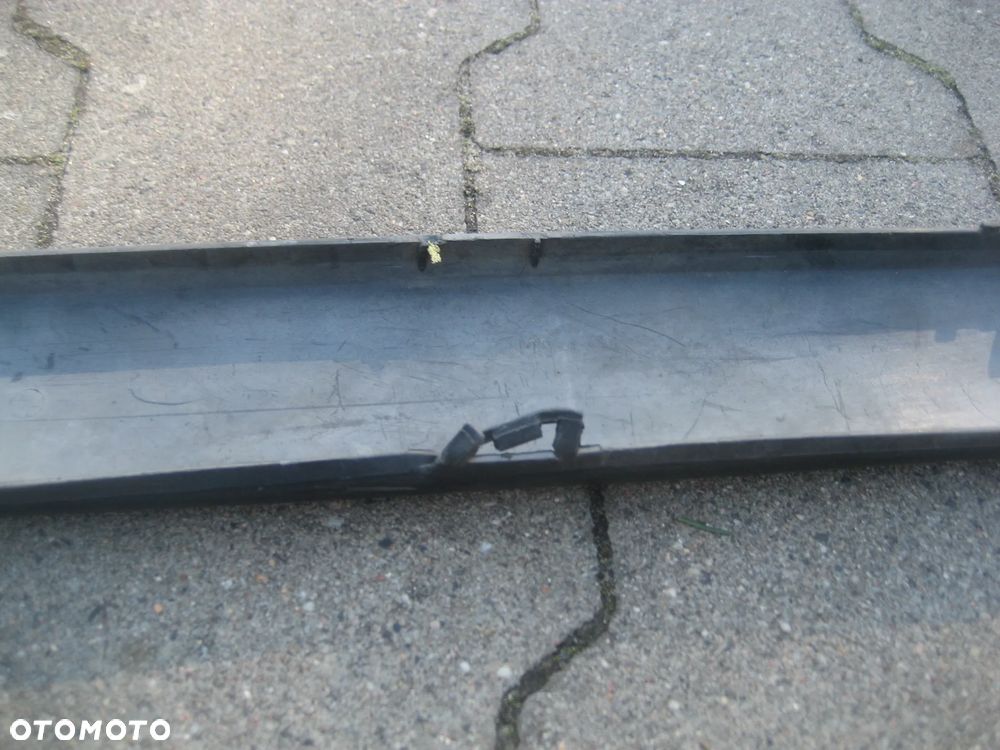 bmw 3 e30 listwa zderzaka tył środkowa 51121945926 0f - 7