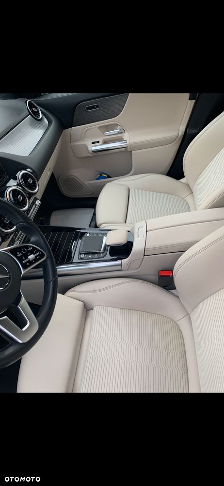 Mercedes-Benz GLA 200 - 4
