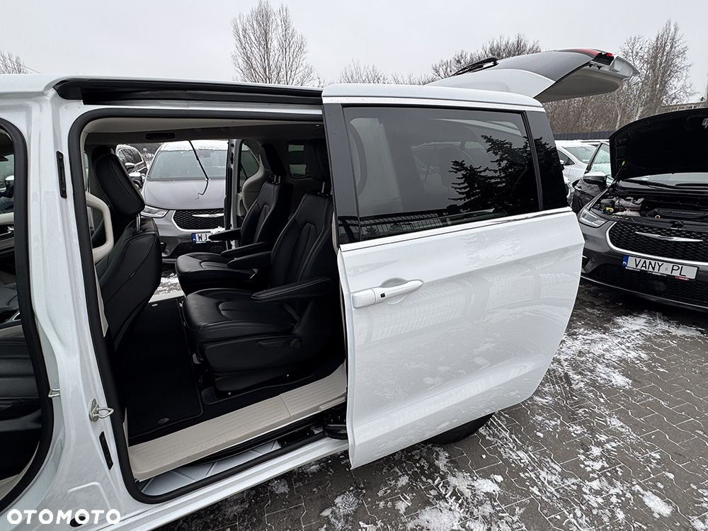 Chrysler Pacifica - 33