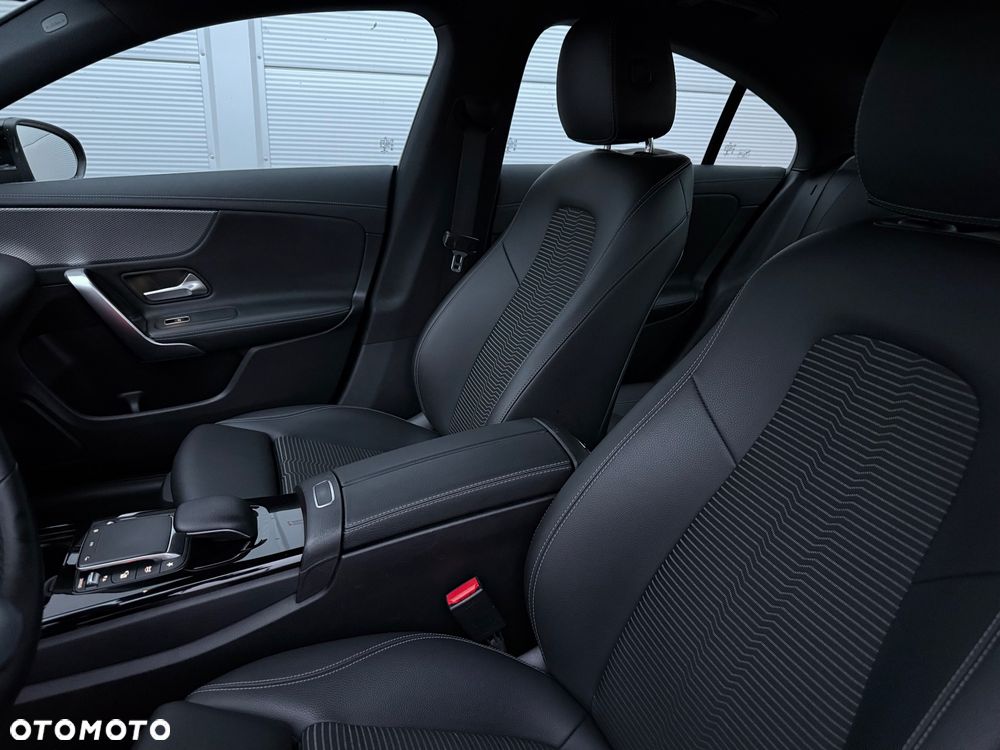 Mercedes-Benz CLA 180 7G-DCT Progressive Line Advanced - 14