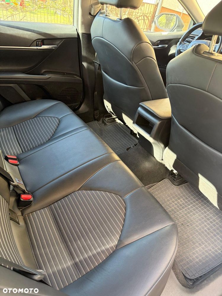 Toyota Camry - 10