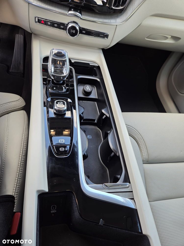 Volvo XC 60 - 25