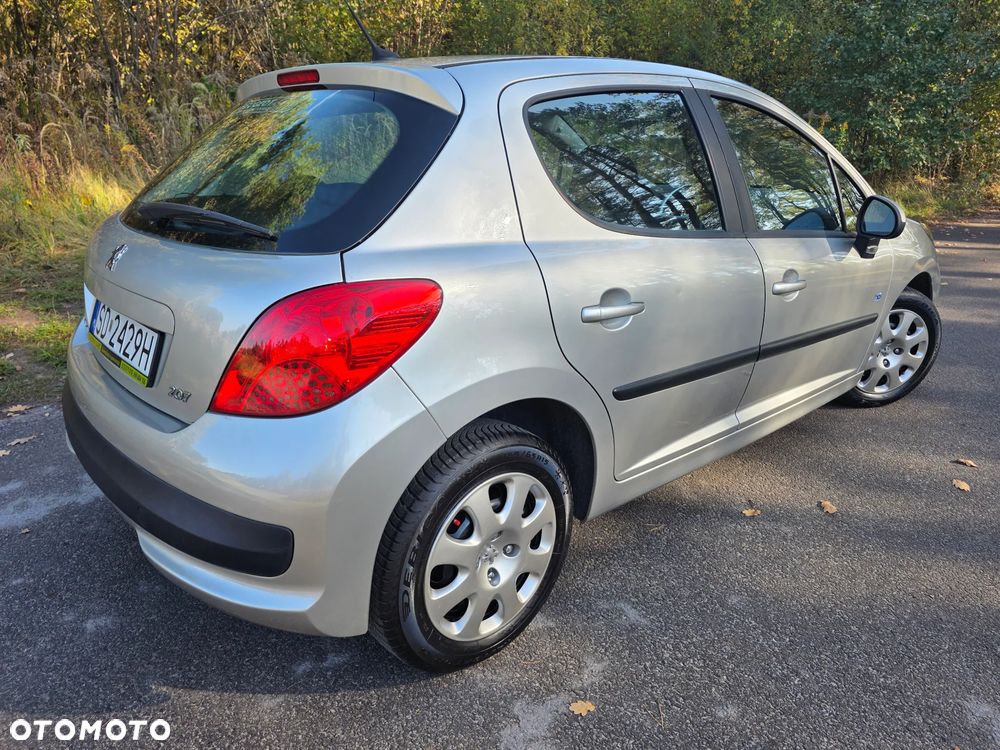 Peugeot 207 - 18
