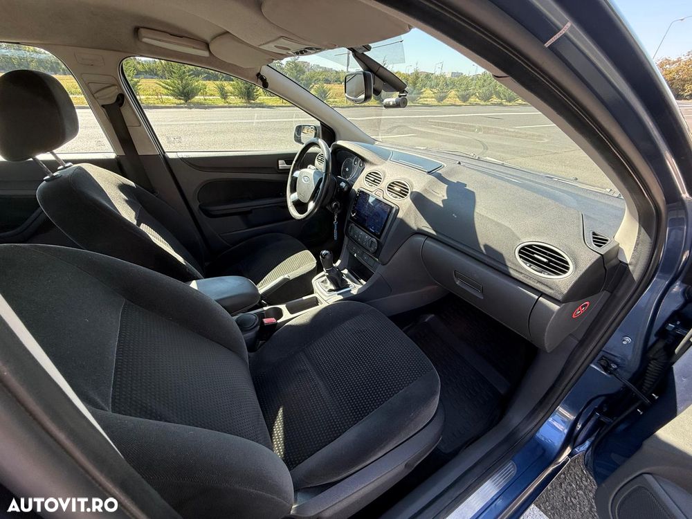 Ford Focus 2.0 TDCi Ghia - 14