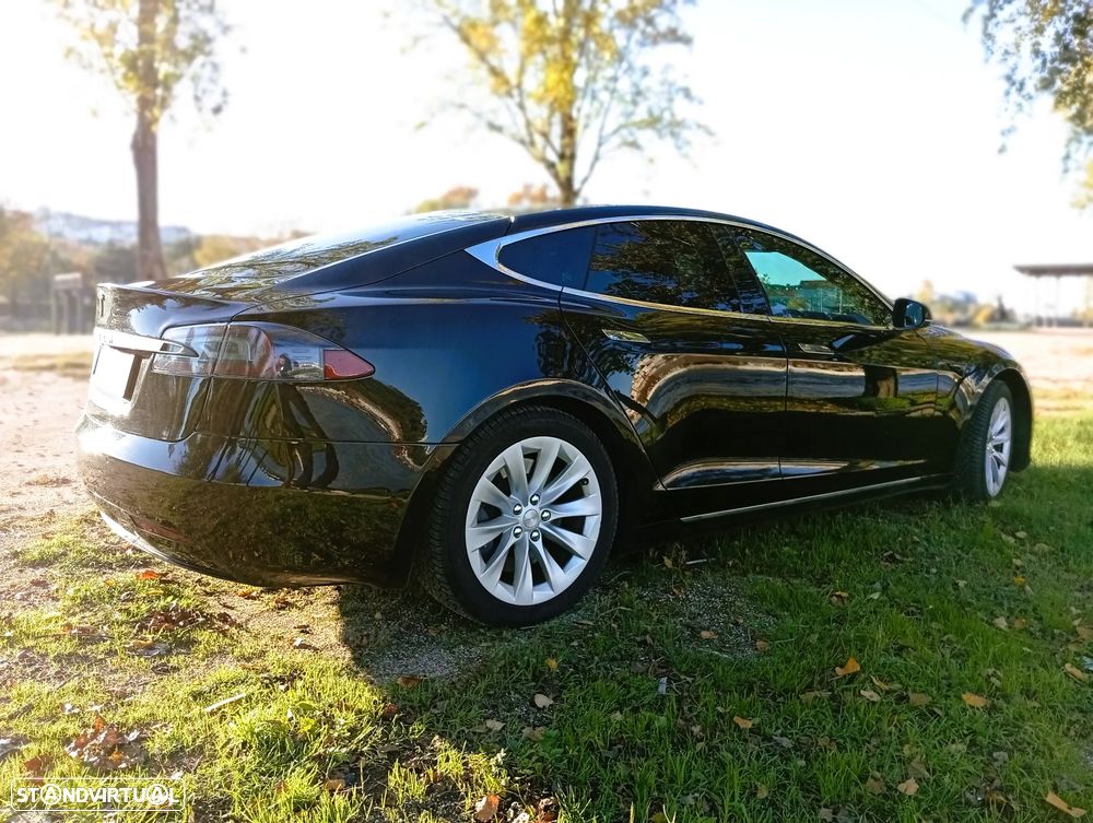 Tesla Model S - 17