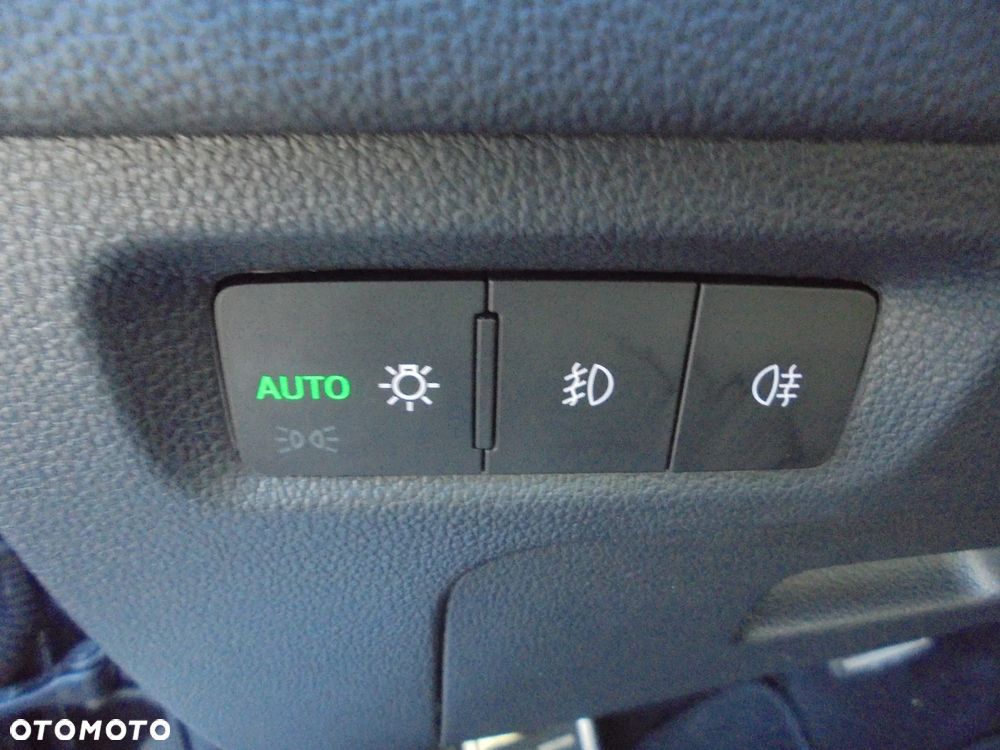 Skoda Octavia 2.0 TDI DSG Sportline - 9
