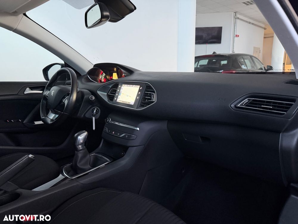 Peugeot 308 SW 1.2 L PureTech Turbo Allure - 10