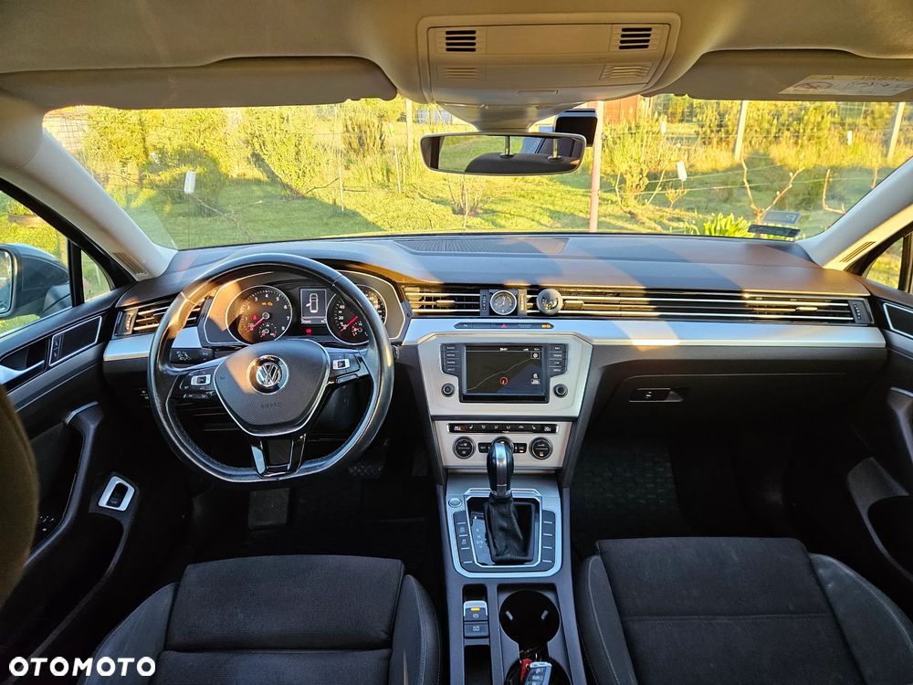 Volkswagen Passat - 12