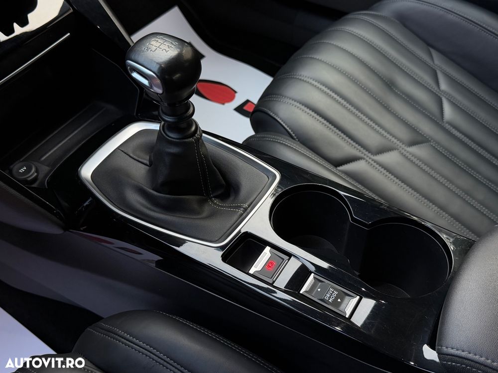 Peugeot 2008 1.2 PureTech Turbo S&S GT-Line - 22