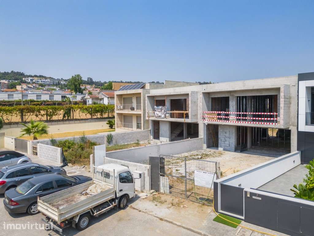 Moradia V4 Chave na Mão na Encosta do Sol, Gualtar - Grande imagem: 4/32