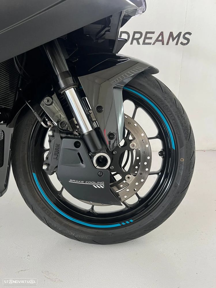 CF Moto 675SR-R - 10