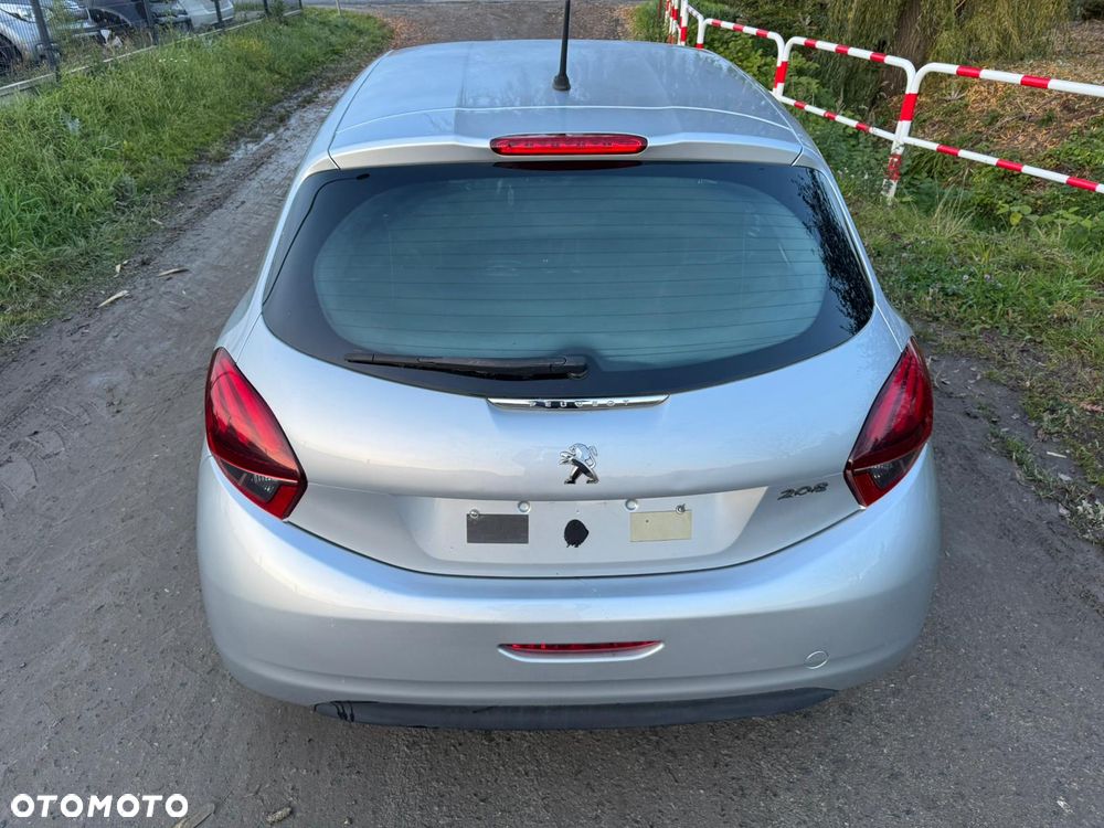 Peugeot 208 - 17
