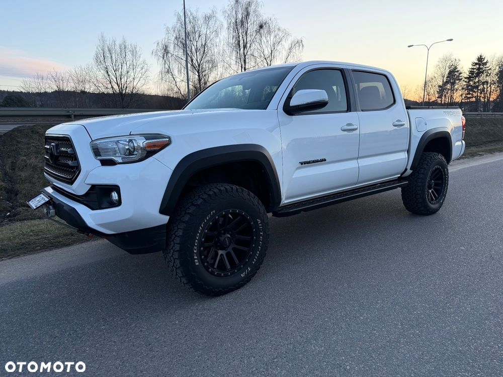 Toyota Tacoma - 14