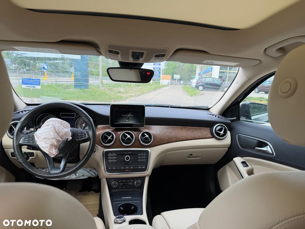 Mercedes-Benz GLA - 9