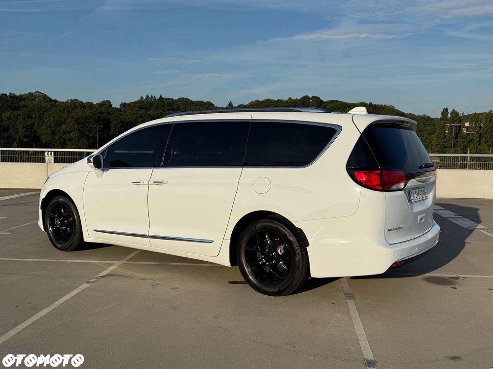 Chrysler Pacifica - 2