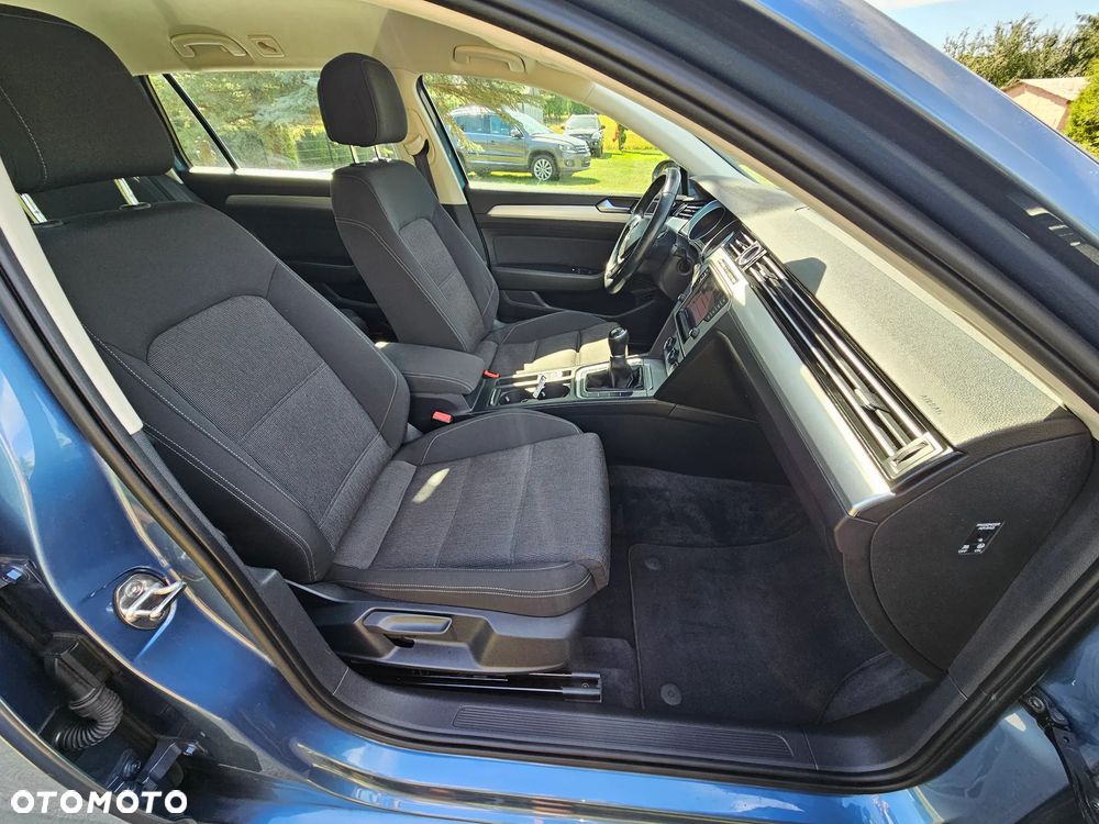 Volkswagen Passat 2.0 TDI (BlueMotion Technology) Trendline - 17