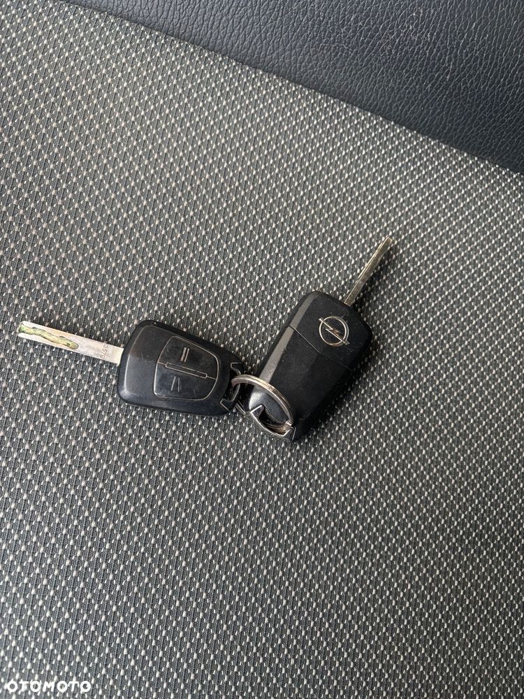 Opel Corsa 1.4 16V Selection 110 Jahre - 6