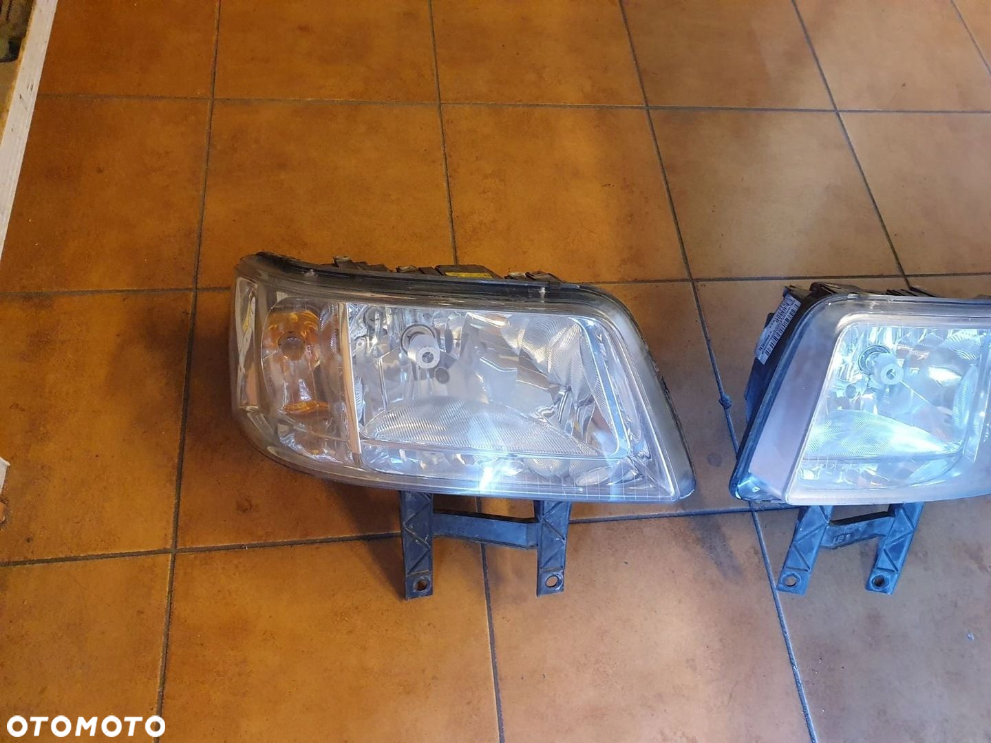 REFLEKTOR L/P VW TRANSPORTER T5 - 2