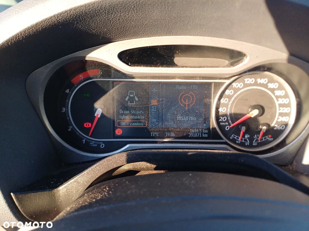 Ford S-Max - 11