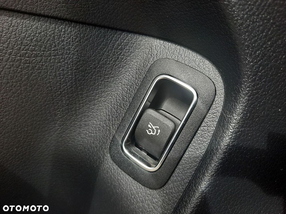Mercedes-Benz CLA 250 Progressive 7G-DCT - 36