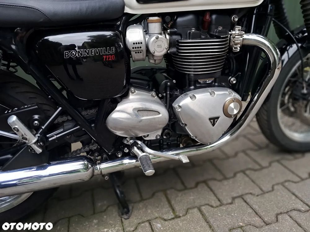 Triumph Bonneville - 9