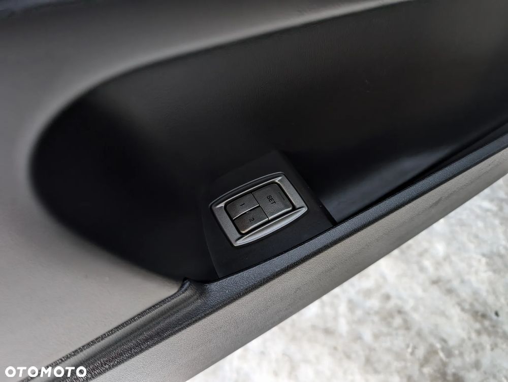 Jaguar XF 3.0 V6 S Luxury - 37