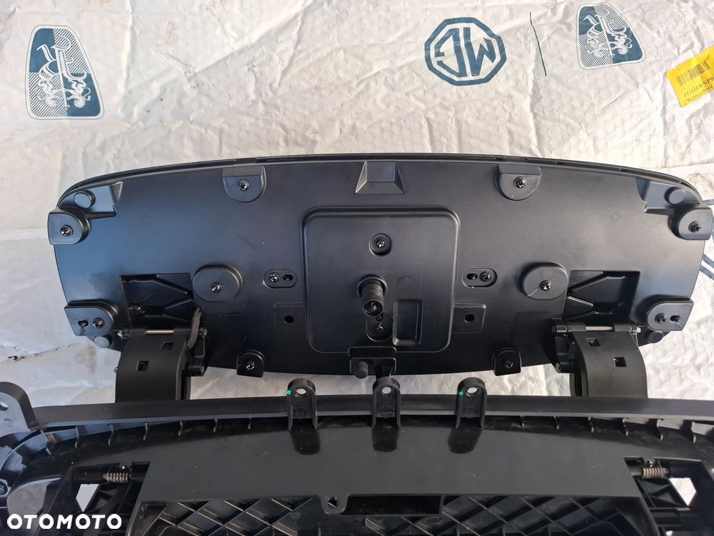 MG ZS 2020 GRILL ATRAPA CHŁODNICY GNIAZDO ŁADOWANIA  10749241 - 10