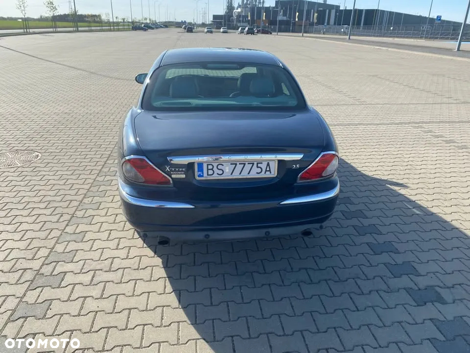 Jaguar X-Type 2.5 V6 4x4 Executive - 4