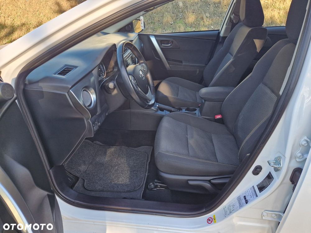 Toyota Auris - 11