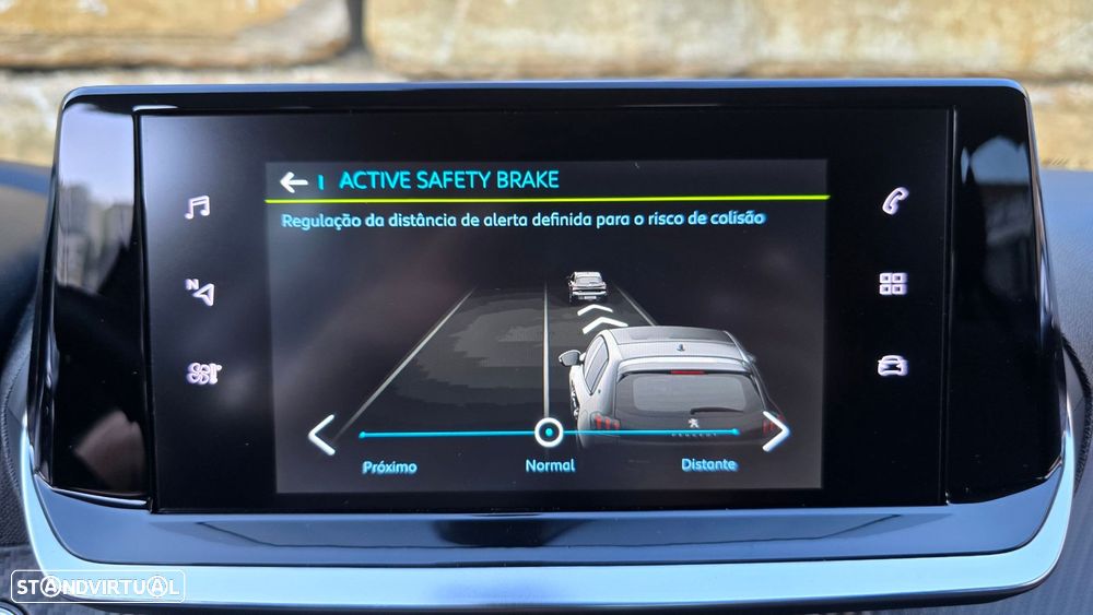 Peugeot e-208 Allure Pack - 25