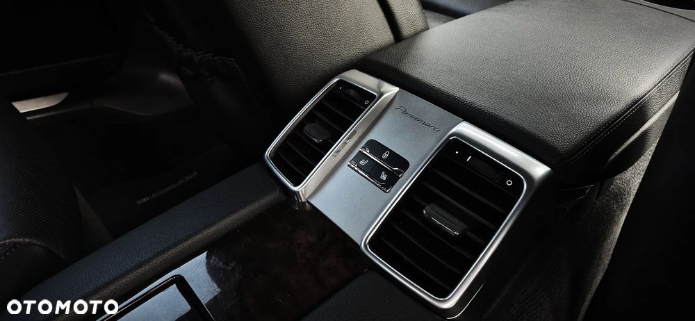 Porsche Panamera 4 - 34