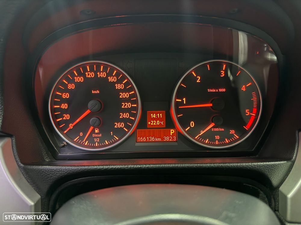 BMW 320 dA Exclusive - 25