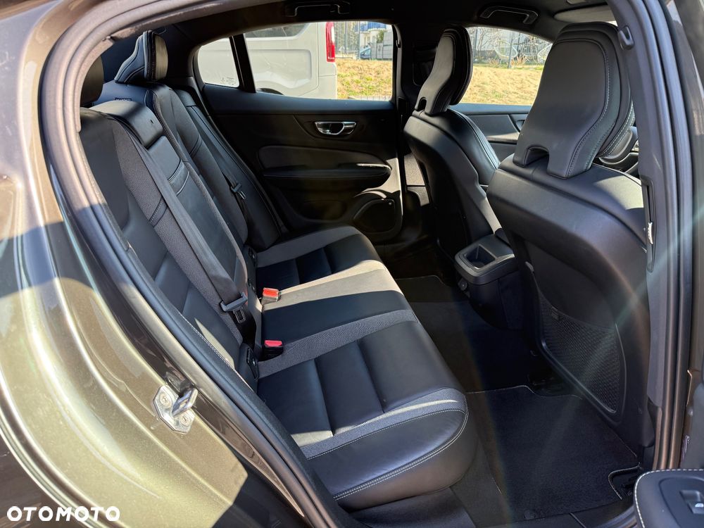 Volvo S60 B4 B R-Design - 27