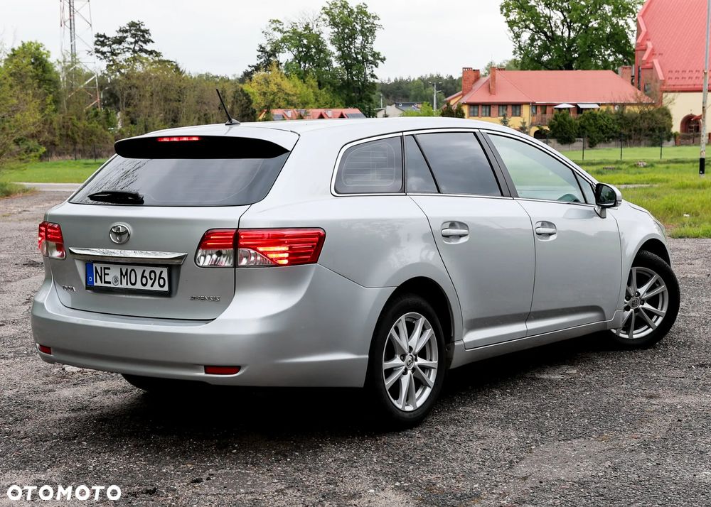Toyota Avensis 2.2 D-4D Comfort - 19