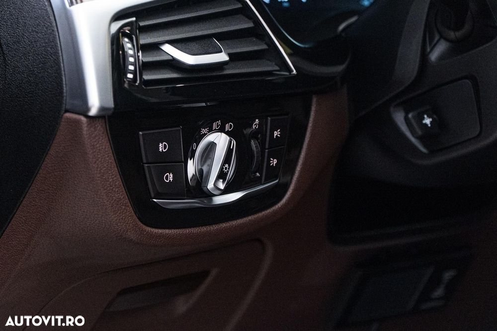 BMW Seria 5 530e iPerformance Aut. Luxury Line - 33