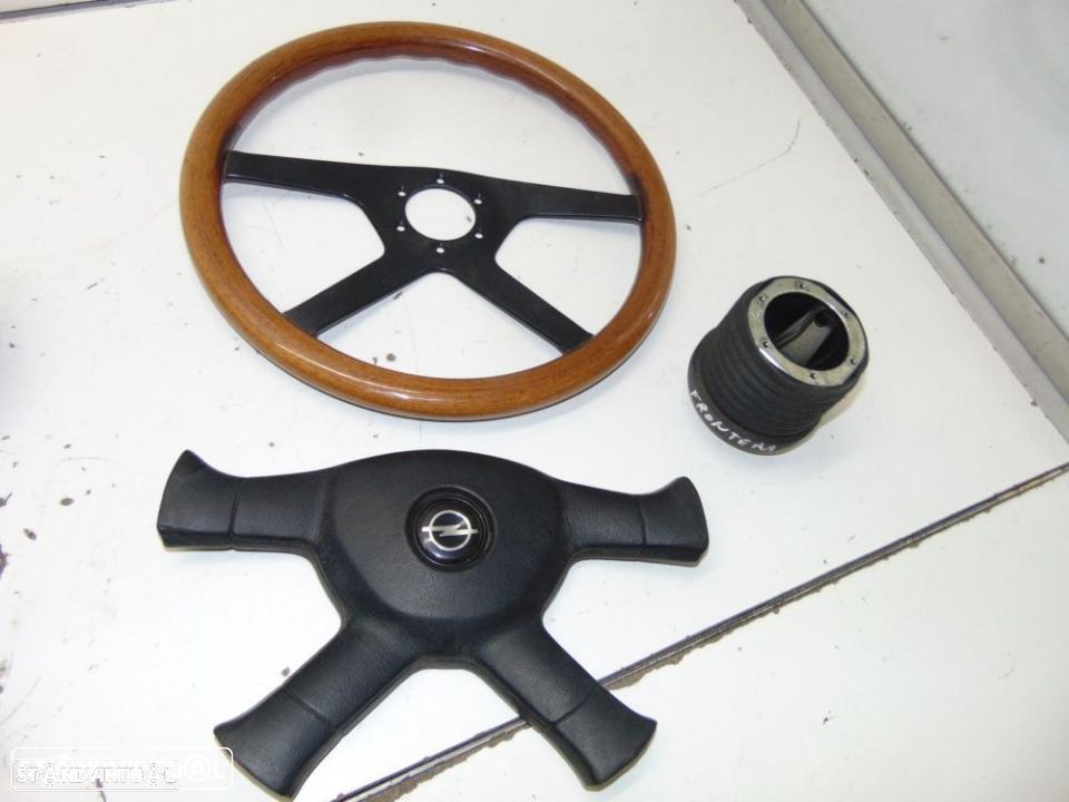 Volante em madeira Momo - 3