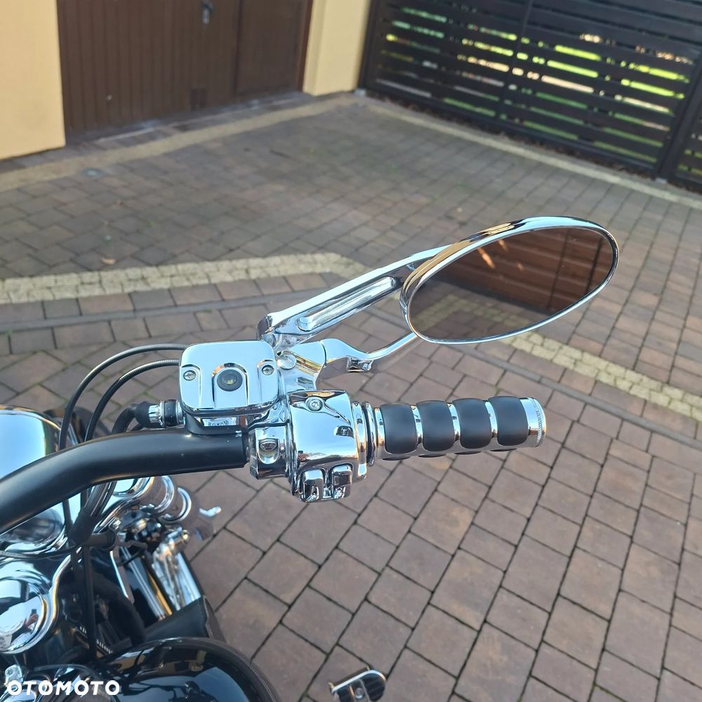 Harley-Davidson Softail Custom - 24