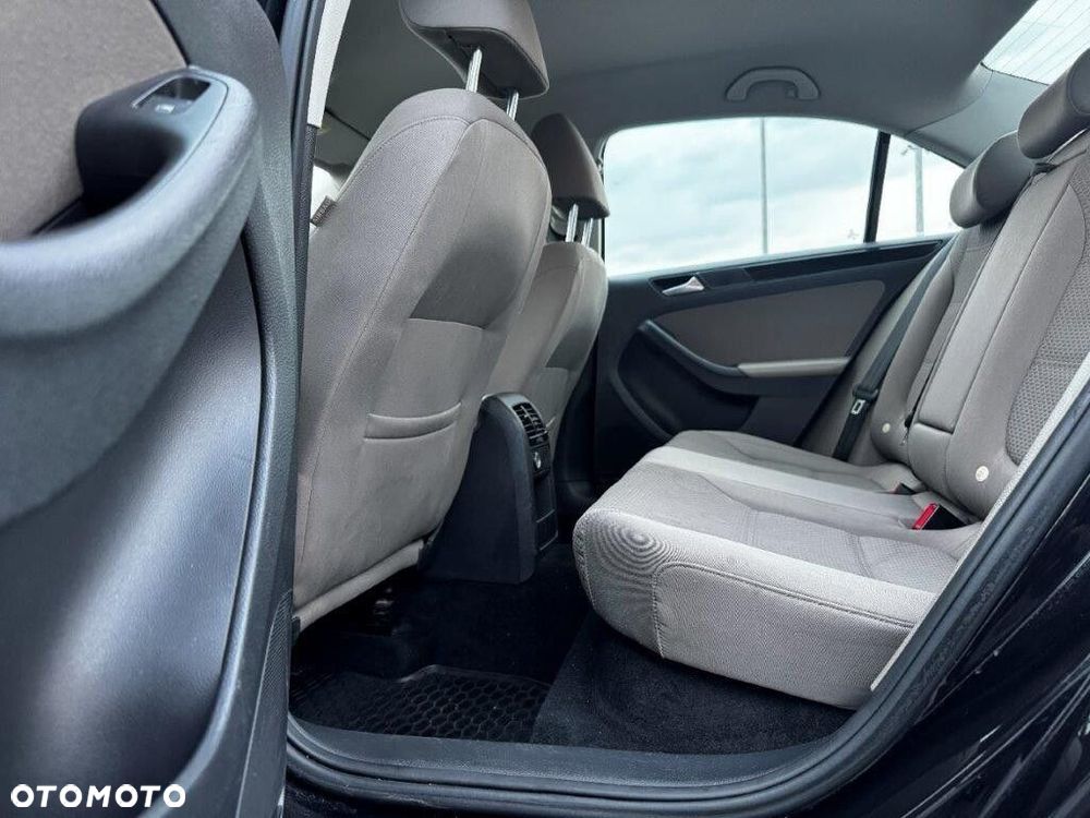 Volkswagen Jetta - 12