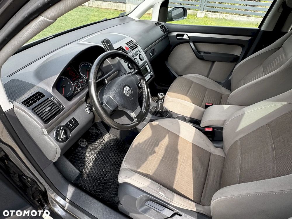 Volkswagen Touran 2.0 TDI DPF Highline - 25