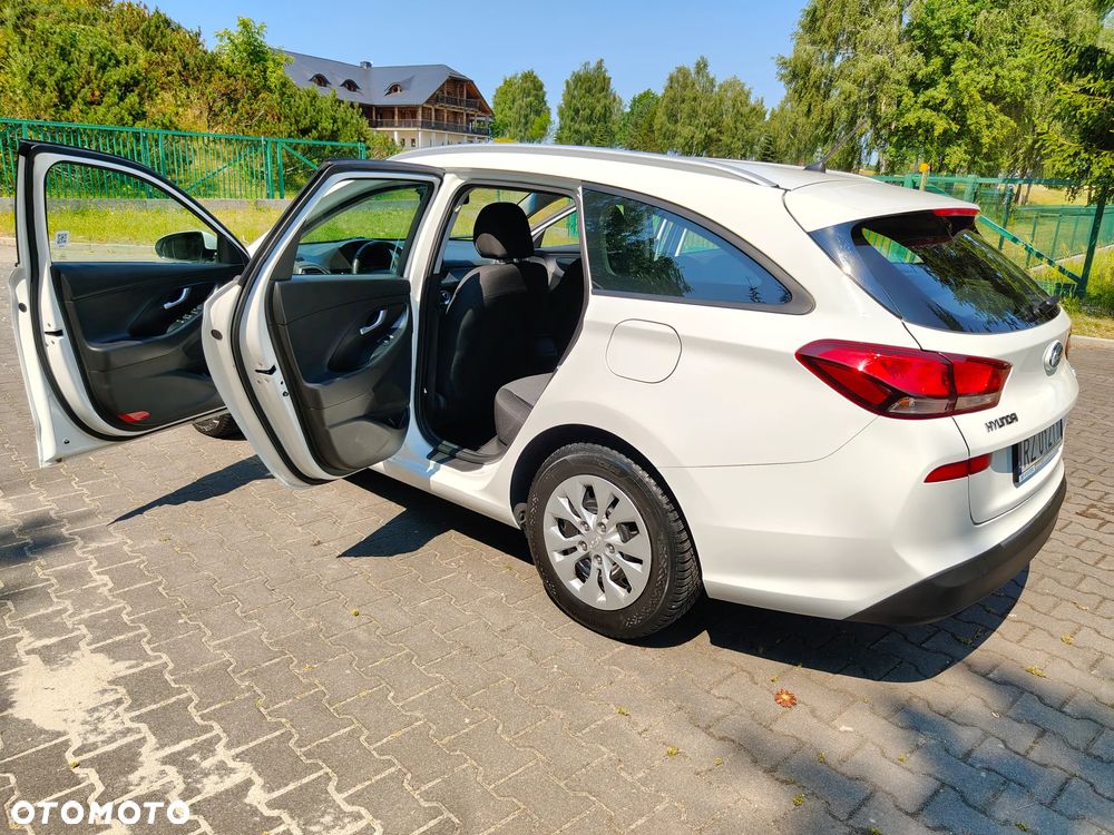 Hyundai i30 1.6 D Classic + - 26