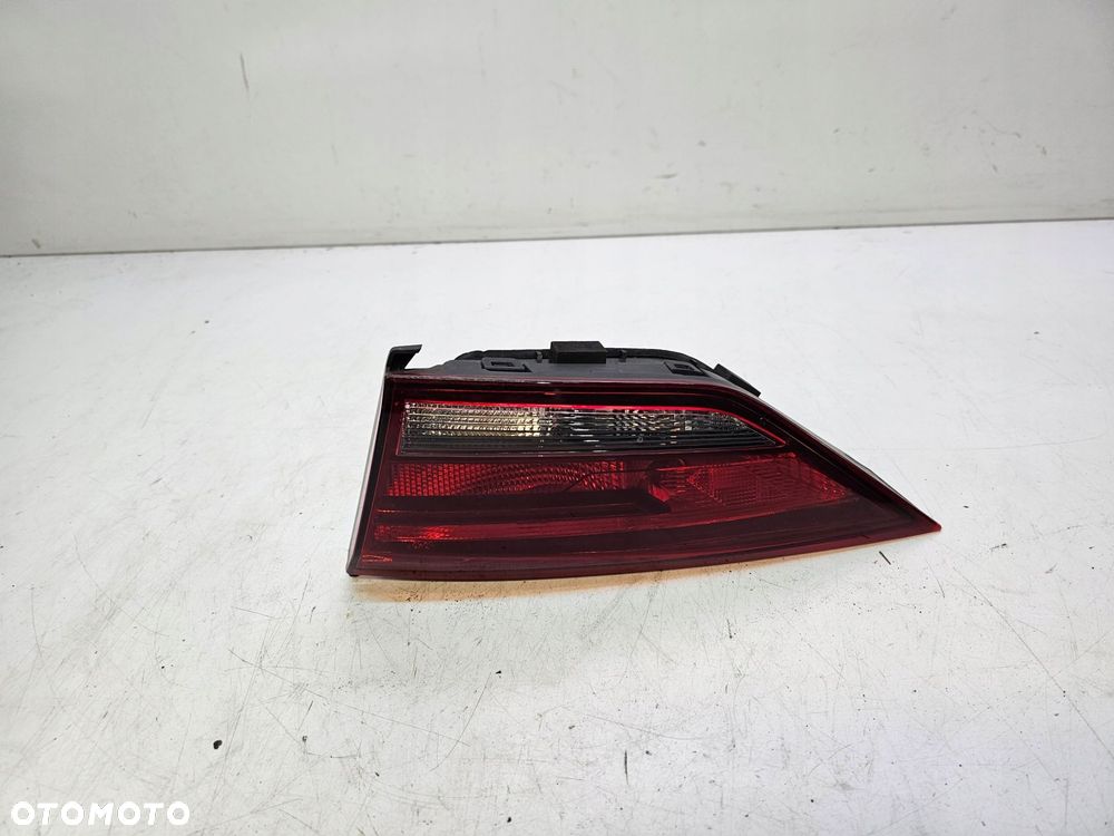 LAMPA PRAWY TYŁ W KLAPĘ AUDI A3 8V SEDAN 8V5945094G - 1